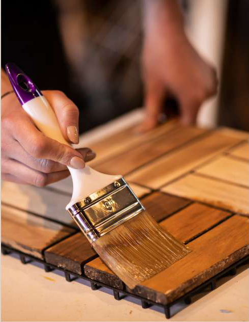 Hand-finishing with stain